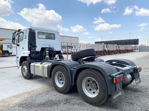 HOWO-NX-6X4-380-TRACTOR-2