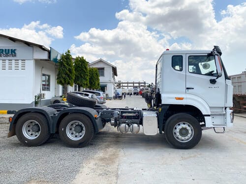 HOWO-NX-6X4-380-TRACTOR-3