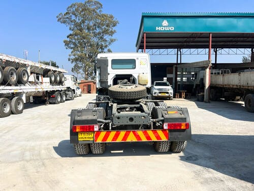 Sinotruk-HOWO-6x4-tractor