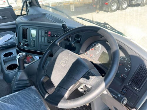 Sinotruk-HOWO-6x4-tractor