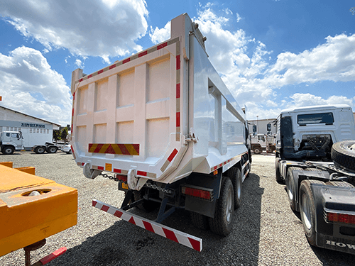 Sinotruk Howo 6X4 Dump Truck-3