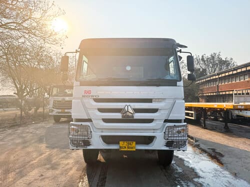 Sinotruk Howo 8X4 Dump Truck