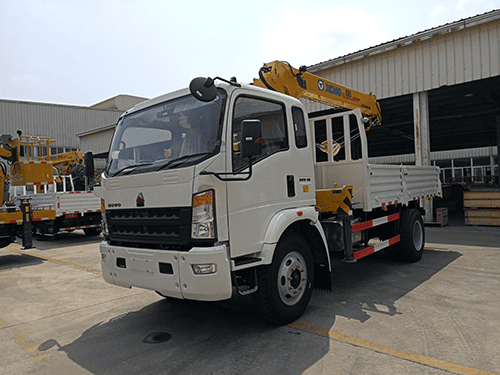 SINOTRUK HOWO 4x2 Crane Truck (RHD)-8