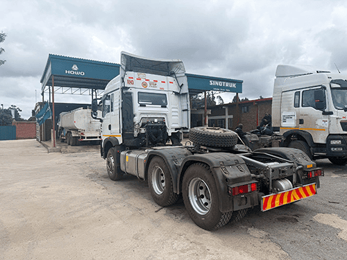 SINOTRUK HOWO TX 6x4 TRACTOR TRUCK With High Roof-10