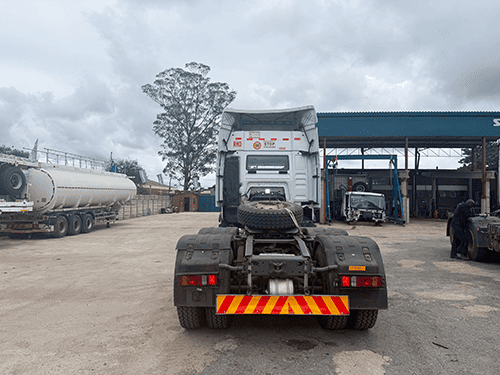 SINOTRUK HOWO TX 6x4 TRACTOR TRUCK With High Roof-11