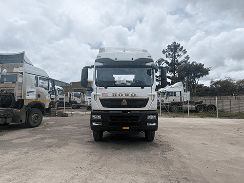 SINOTRUK HOWO TX 6x4 TRACTOR TRUCK With High Roof-2