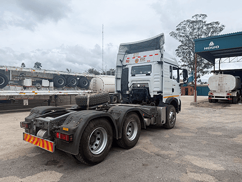 SINOTRUK HOWO TX 6x4 TRACTOR TRUCK With High Roof-3