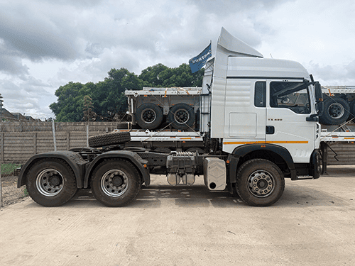 SINOTRUK HOWO TX 6x4 TRACTOR TRUCK With High Roof-4