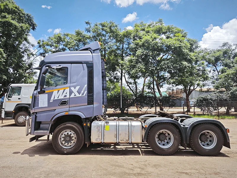 SINOTRUK HOWO MAX 6×4 Tractor Truck-4