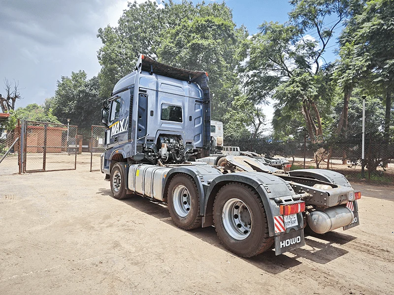 SINOTRUK HOWO MAX 6×4 Tractor Truck-5