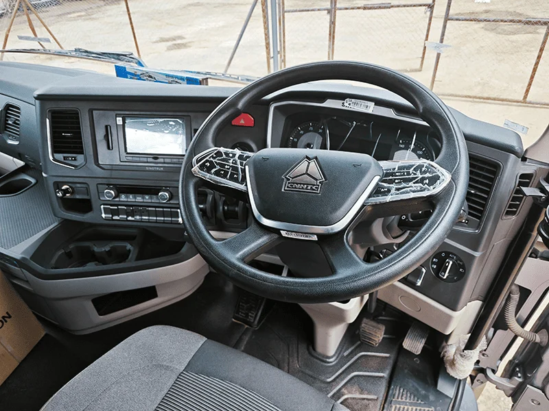 SINOTRUK HOWO MAX 6×4 Tractor Truck-6