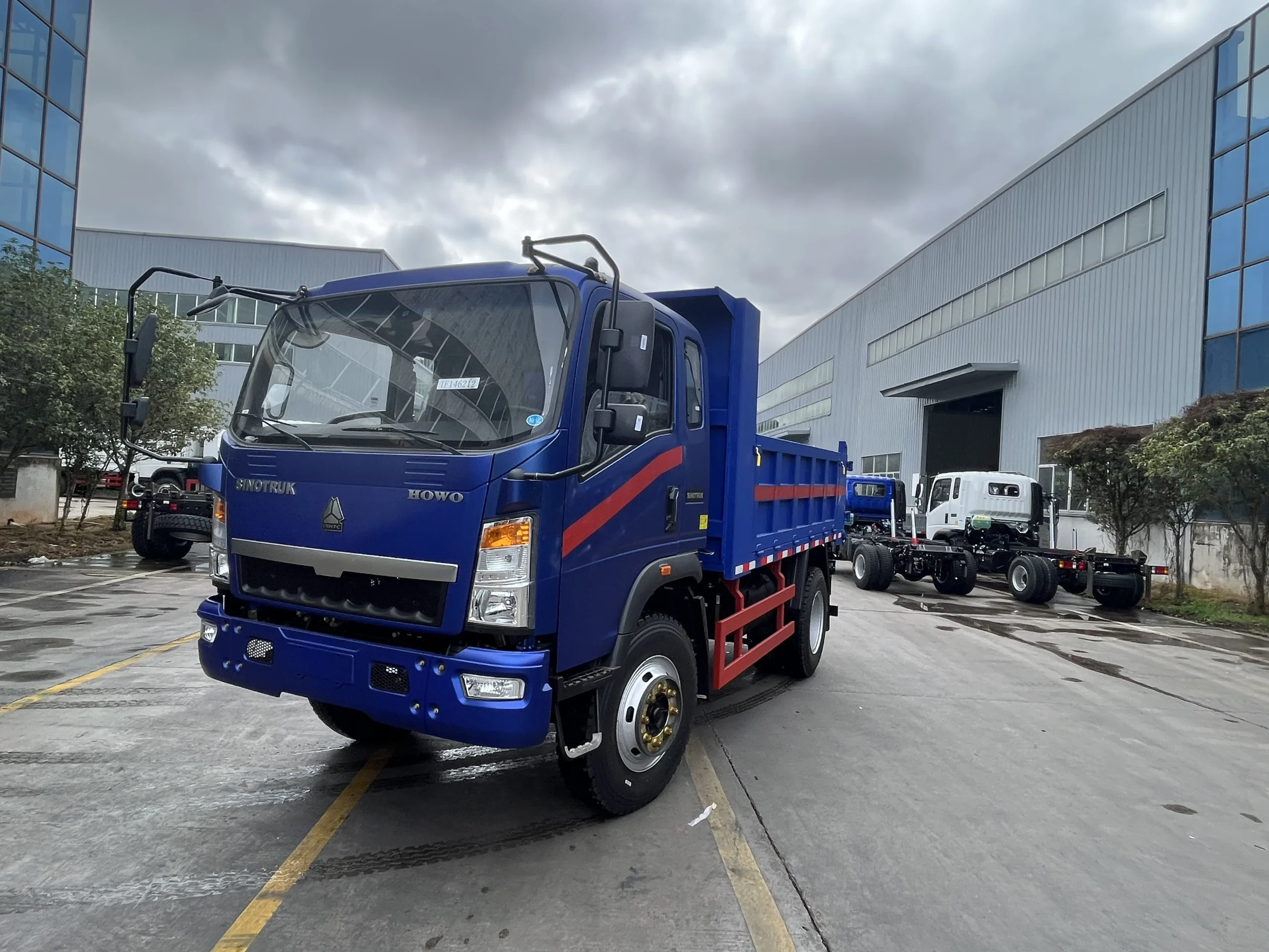SINOTRUK 4X2 DUMP TRUCK-5
